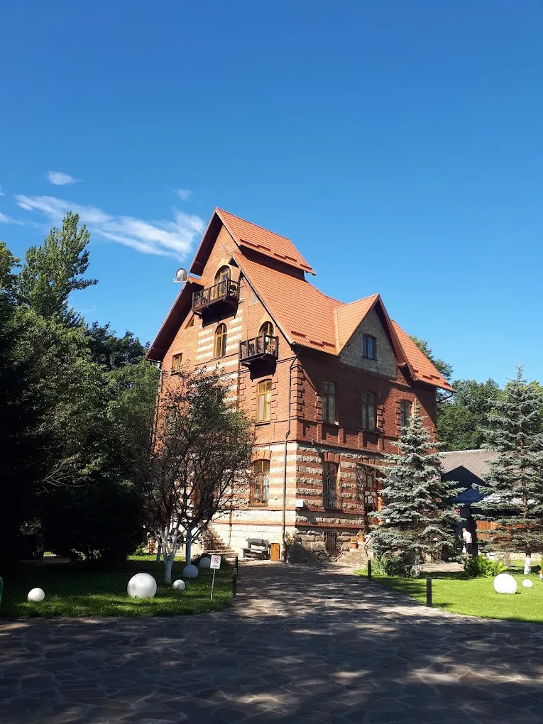 Красна садиба